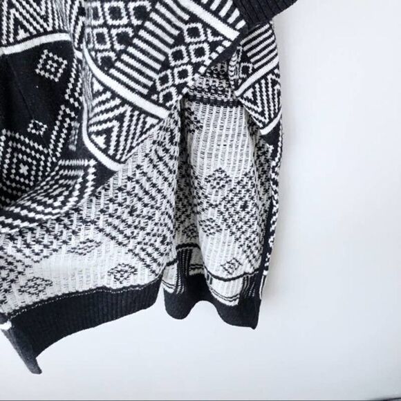 H&M Conscious Fine Knit Southwest Poncho Sweater - Picture 4 of 5
